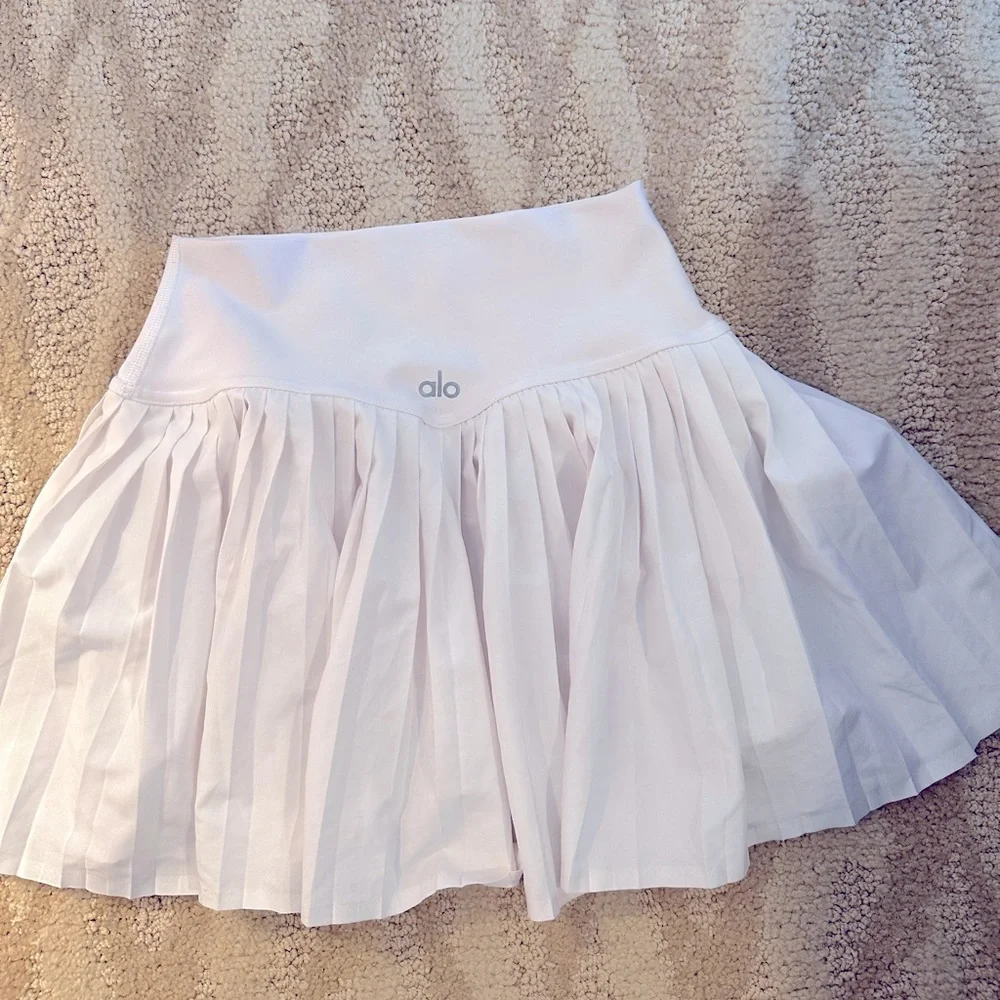 ALO Yoga Grand Slam Tennis Skirt in White Sz XS w/ built in short